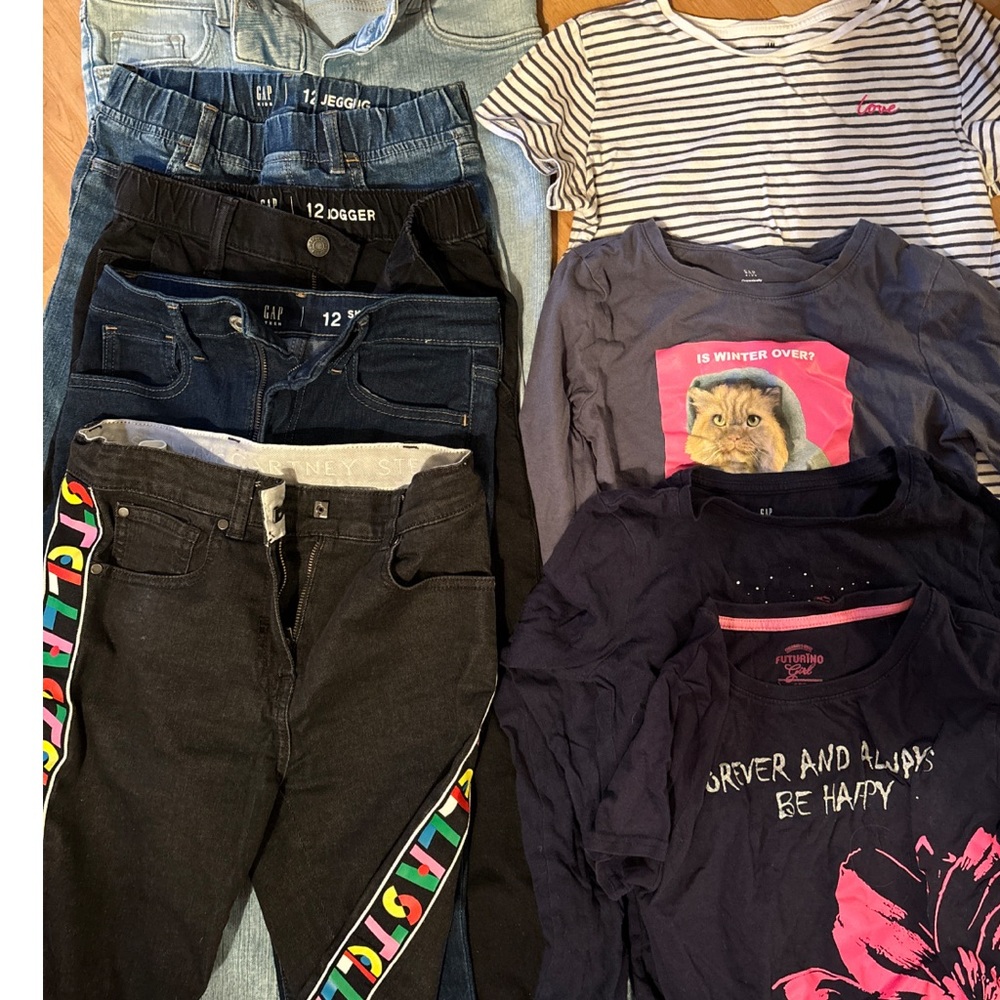 Bundle For A Girl Size 12 Y O Of 5 Jeans And 4 Tops.